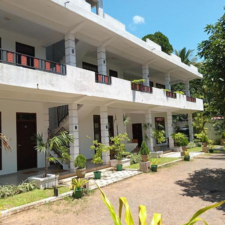 Airport Grand Holiday Home Katunayake Exterior photo