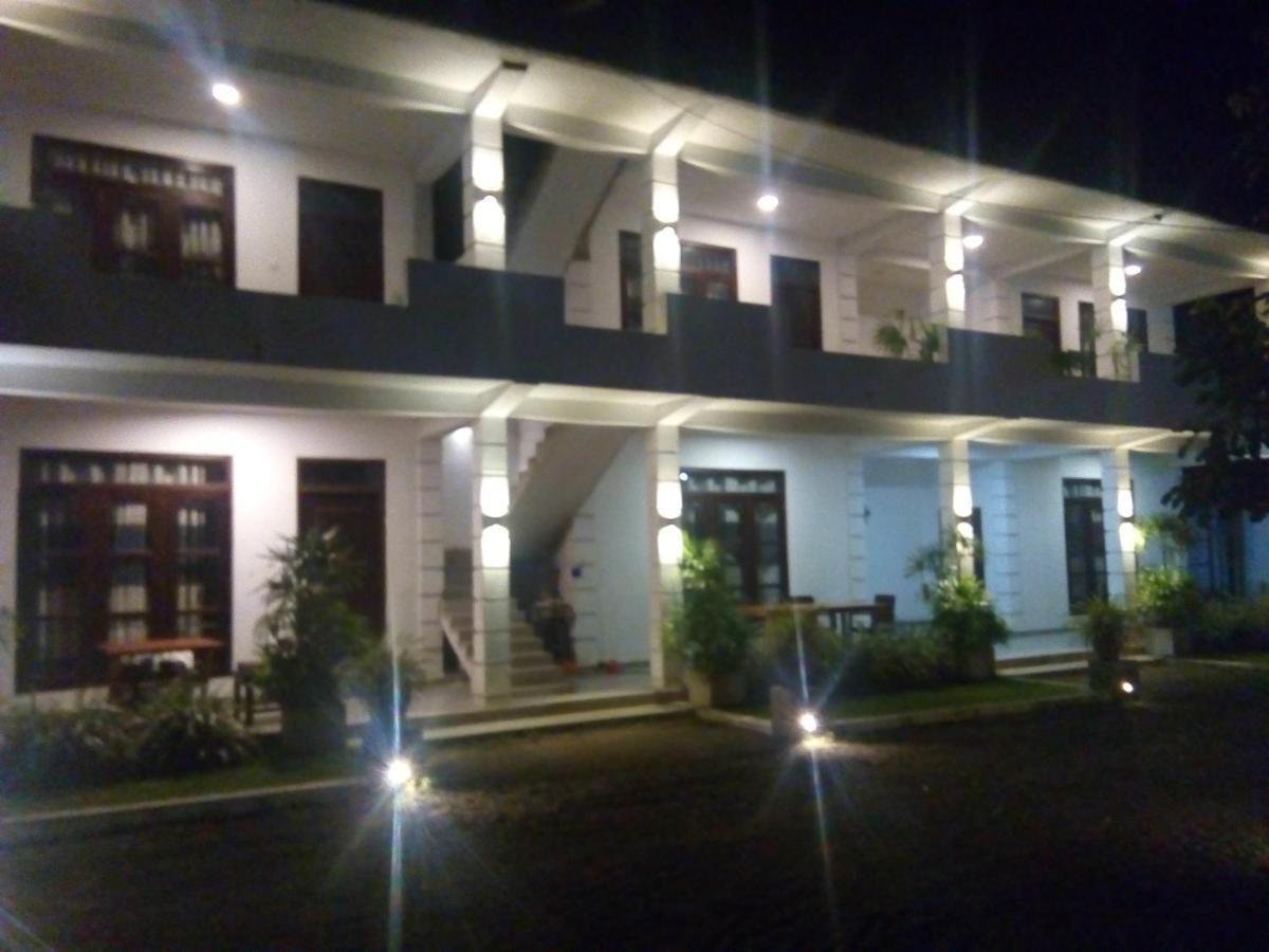 Airport Grand Holiday Home Katunayake Exterior photo